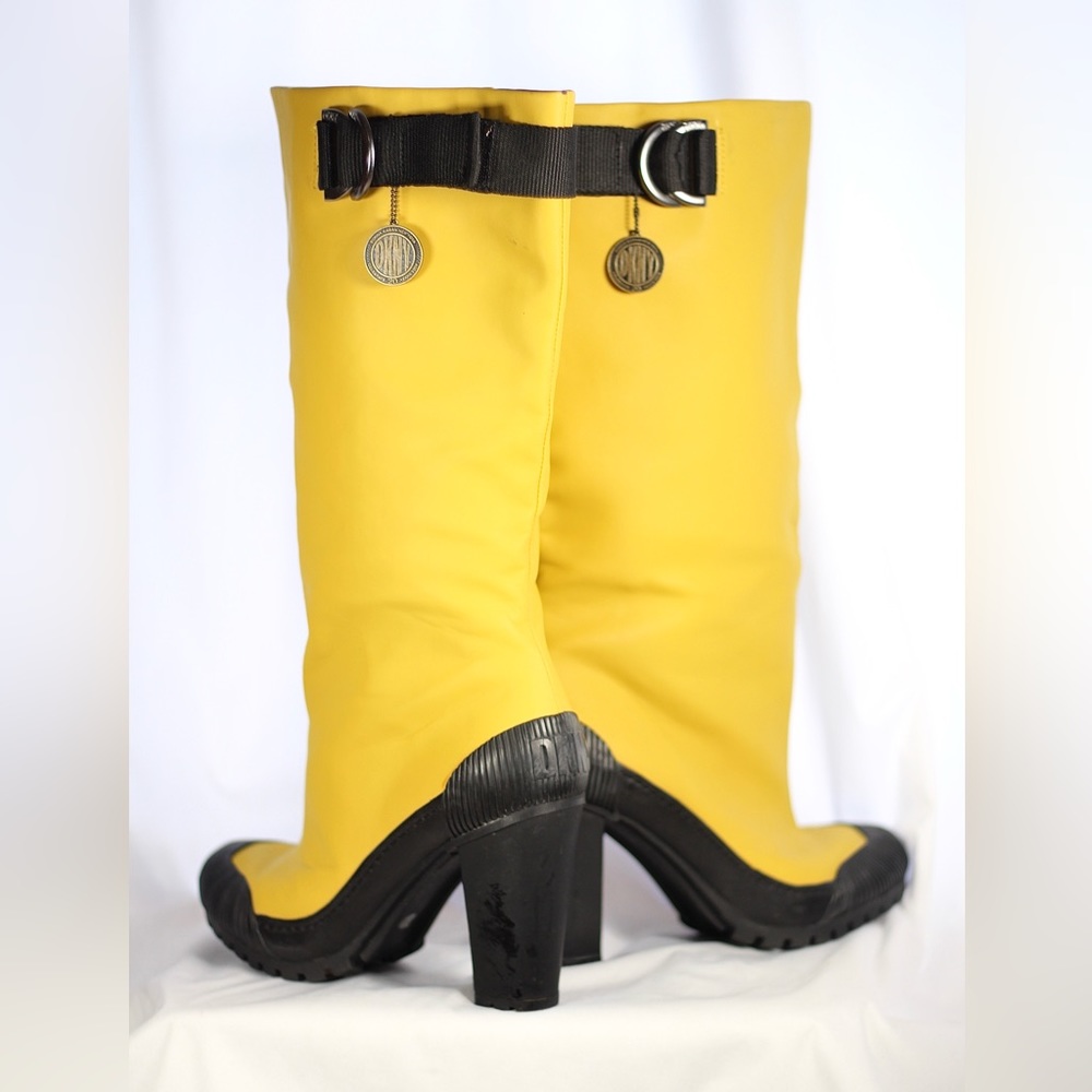 DKNY Fun Wet Weather Boot